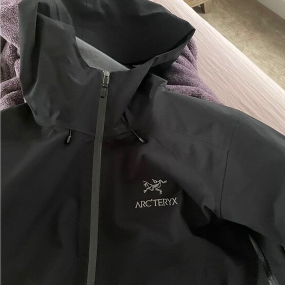 Arc'teryx Jacket - Premium Outdoor Performance - Picture 2 of 2